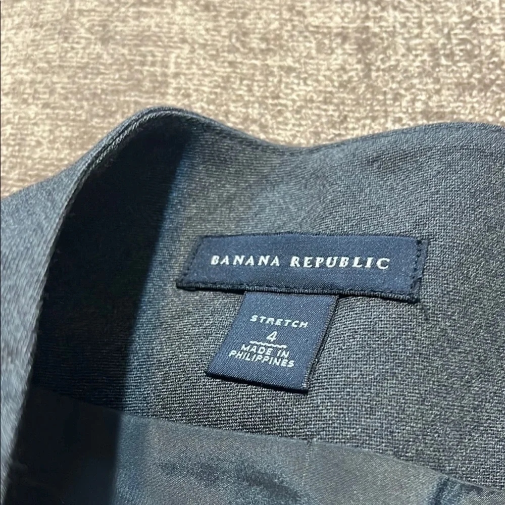 Banana Republic Gray Pencil Skirt Knee-Length, Size 4